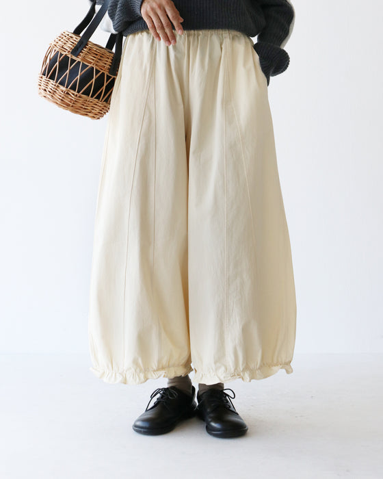 裾フリルコットンパンツ