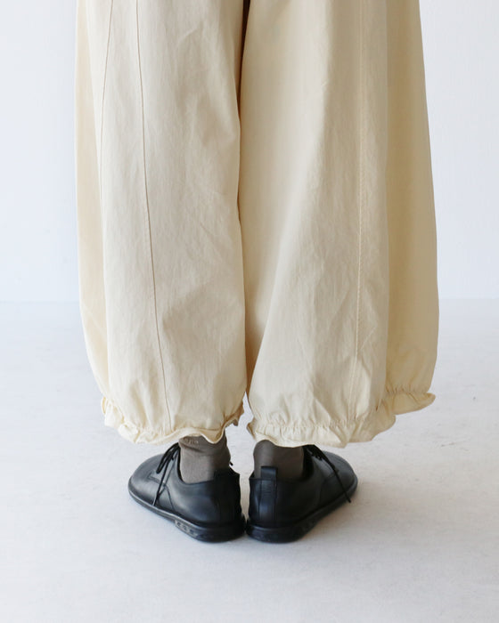 裾フリルコットンパンツ