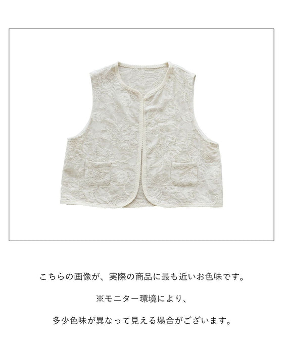 コーデをあか抜け見せ花刺繍ベスト