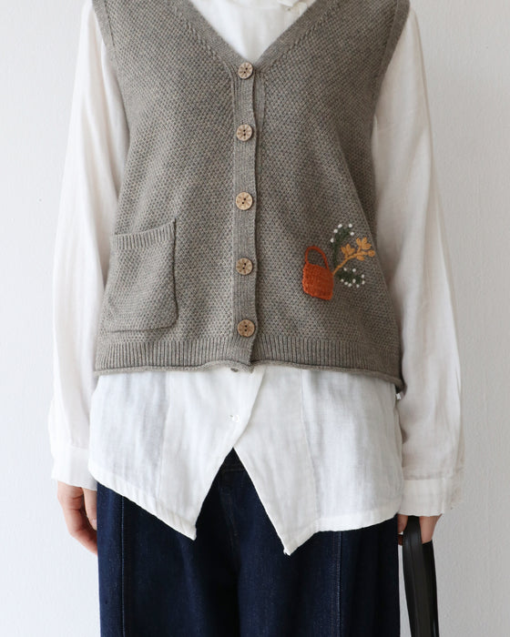 ほっこり花刺繍ベスト