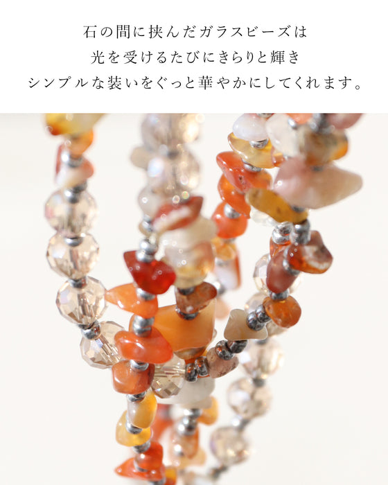 シンプルを華やかに変える天然石の彩りネックレス