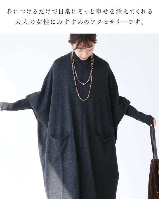 シンプルを華やかに変える天然石の彩りネックレス