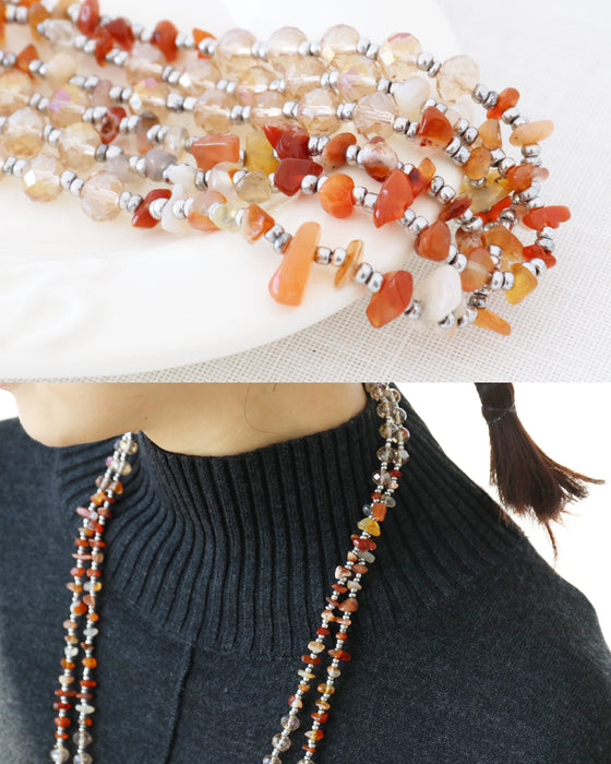 シンプルを華やかに変える天然石の彩りネックレス
