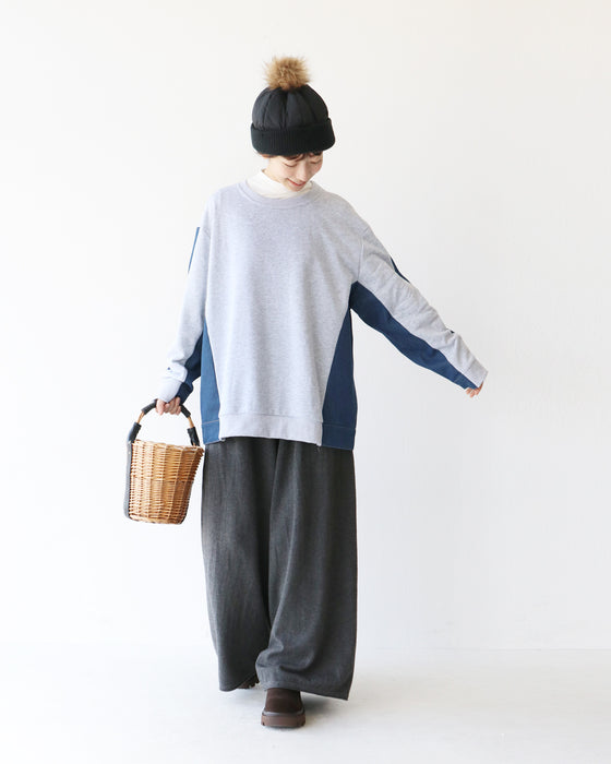 誰でも楽しめる異素材トップス