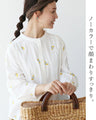 何気ない日をそっと彩る花刺繍ガーゼブラウス