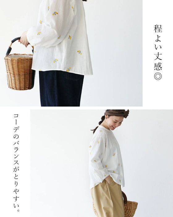 何気ない日をそっと彩る花刺繍ガーゼブラウス