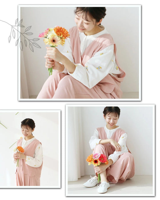 何気ない日をそっと彩る花刺繍ガーゼブラウス