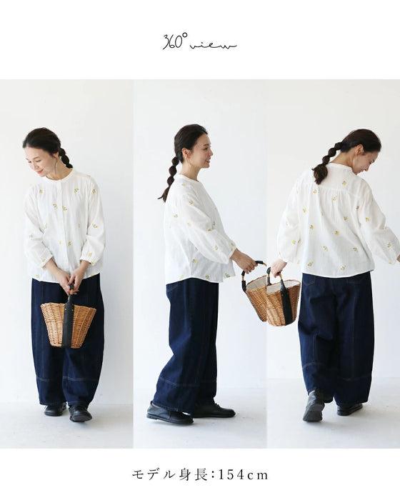 何気ない日をそっと彩る花刺繍ガーゼブラウス