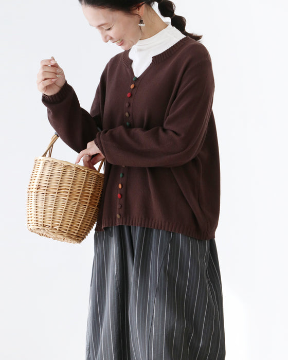 カラフルボタンニット