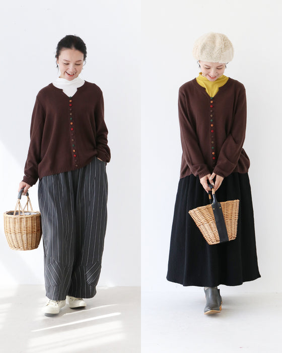 カラフルボタンニット