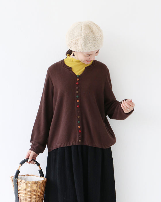 カラフルボタンニット