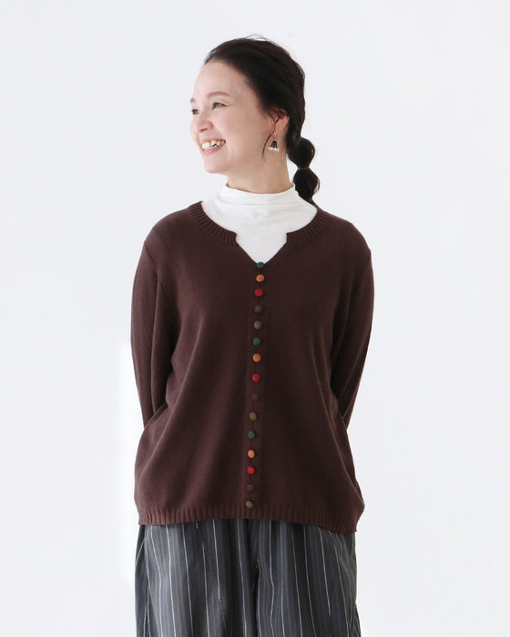 カラフルボタンニット