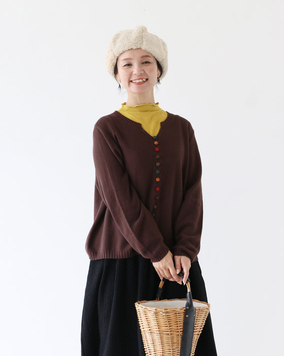 カラフルボタンニット