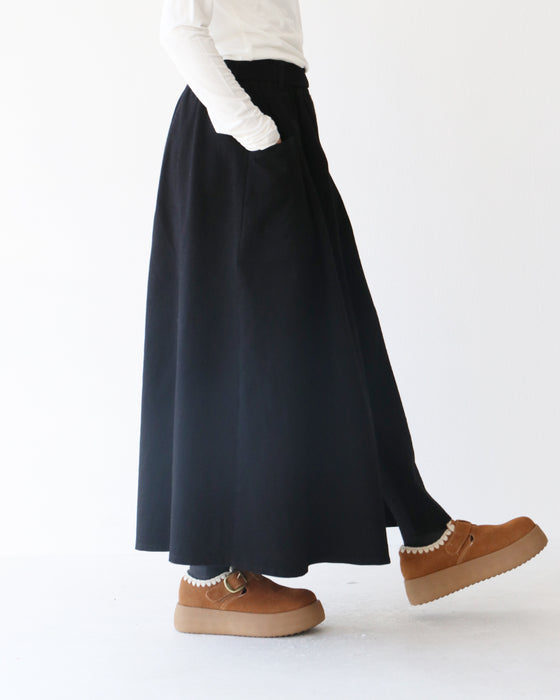 ストレッチ生地で走れるスカート