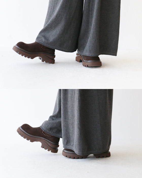 脚長見えニットパンツ