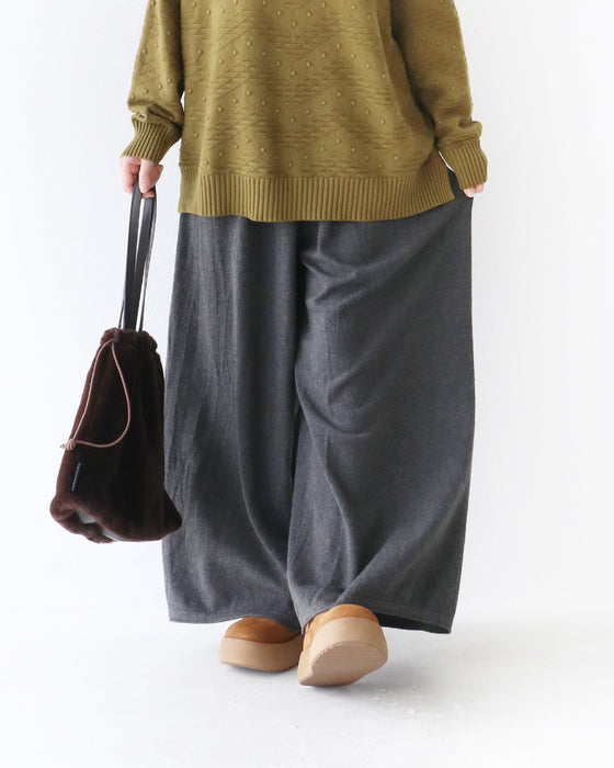 脚長見えニットパンツ