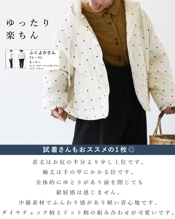 パーカー感覚で着られる刺繍アウター