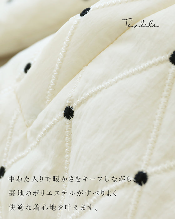 パーカー感覚で着られる刺繍アウター