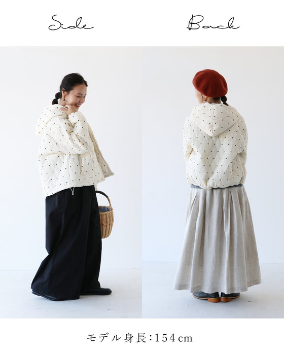 パーカー感覚で着られる刺繍アウター