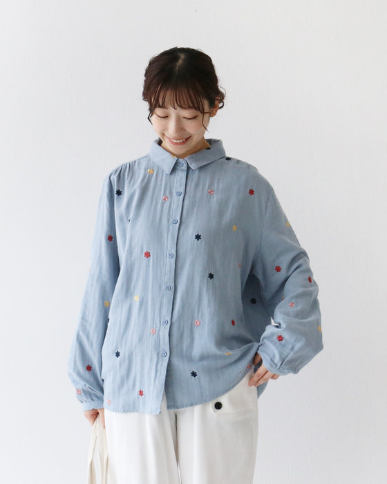 色花刺繍のガーゼシャツ
