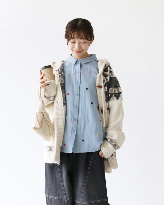色花刺繍のガーゼシャツ
