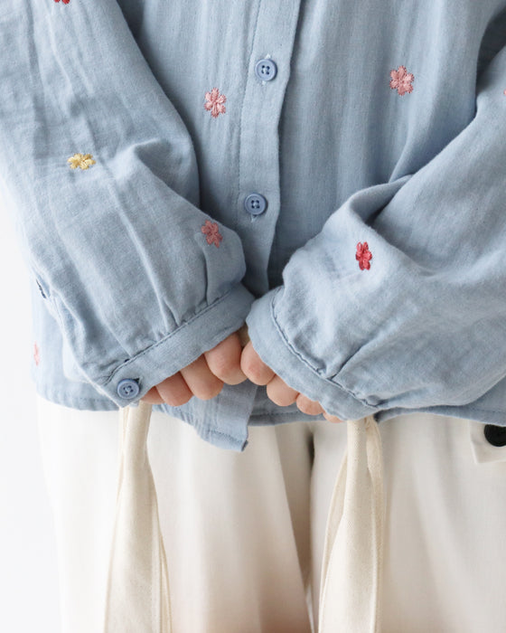色花刺繍のガーゼシャツ