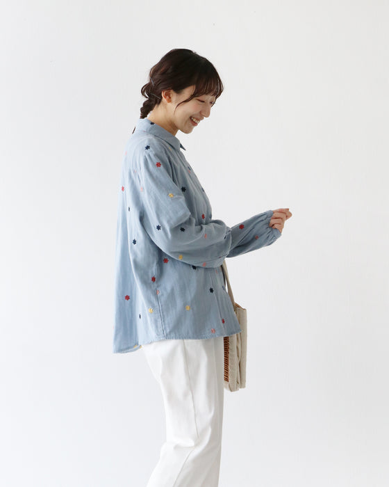 色花刺繍のガーゼシャツ