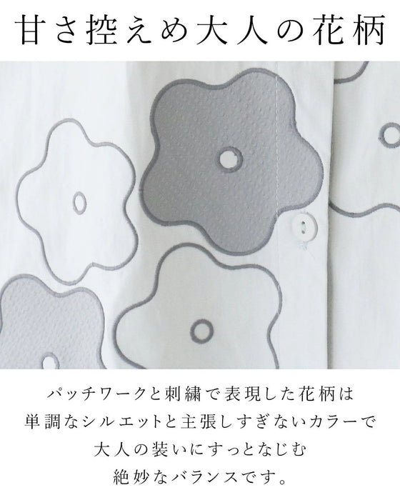 縦ライン強調ですっきり 花刺繍ブラウス