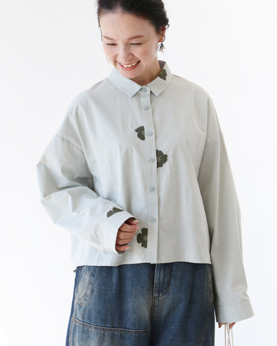花刺繍シャツ