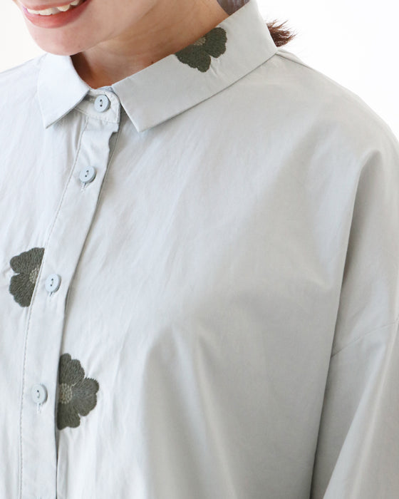 花刺繍シャツ