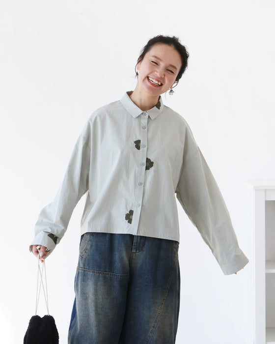 花刺繍シャツ