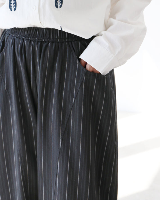 ストライプパンツ