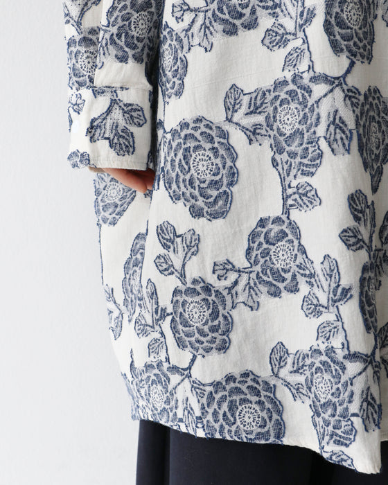 華やかな織り柄シャツ