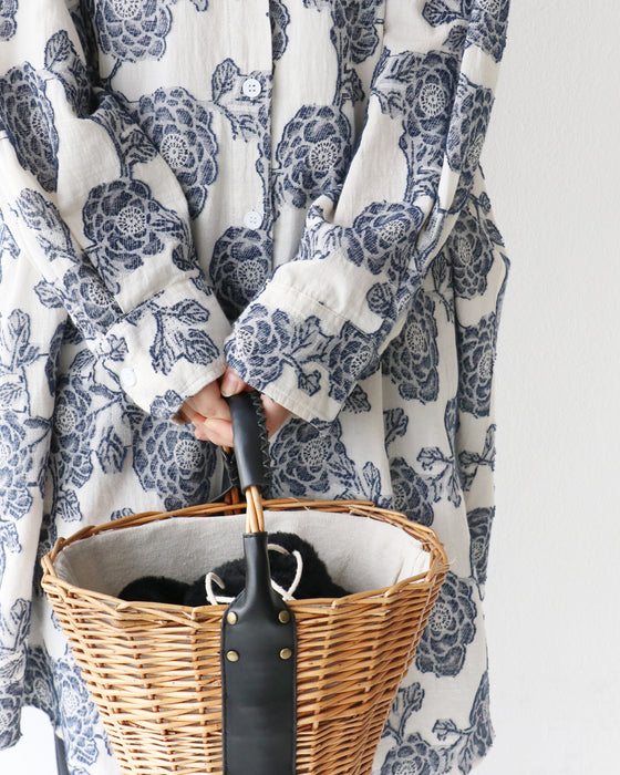 華やかな織り柄シャツ