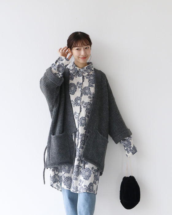 華やかな織り柄シャツ