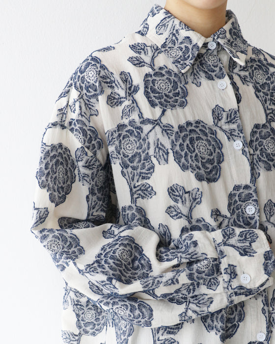 華やかな織り柄シャツ