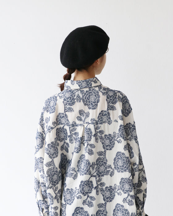 華やかな織り柄シャツ