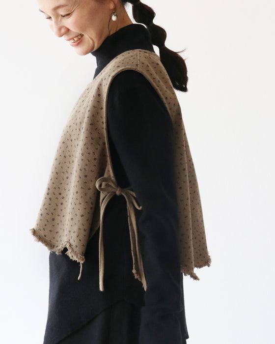 小花柄で日常にやさしい彩り ベスト