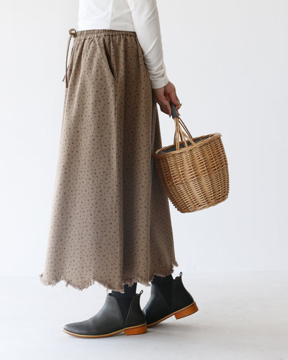 甘すぎない可憐な小花柄スカート