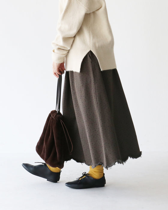 甘すぎない可憐な小花柄スカート