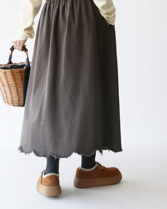 甘すぎない可憐な小花柄スカート