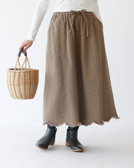 甘すぎない可憐な小花柄スカート