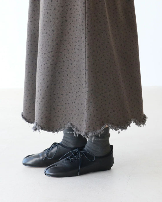 甘すぎない可憐な小花柄スカート