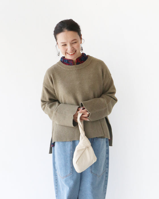 〈全3色〉体型カバースリットニット