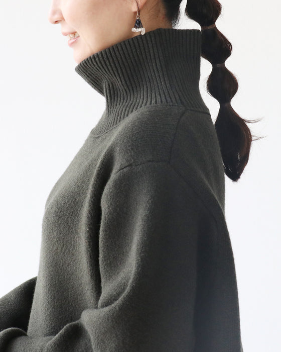 裾波配色ニット