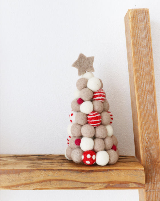 手軽にクリスマス気分職人さんの手作りフェルトインテリア