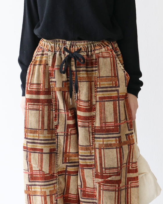 レトロな色香をゆるっと軽やかに