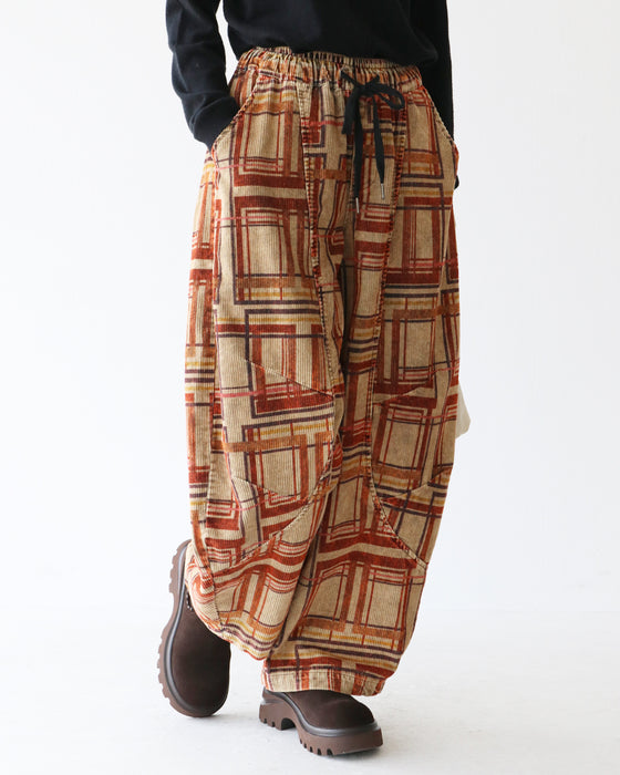 レトロな色香をゆるっと軽やかに