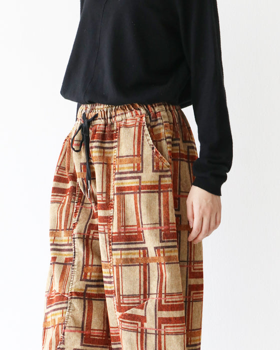 レトロな色香をゆるっと軽やかに