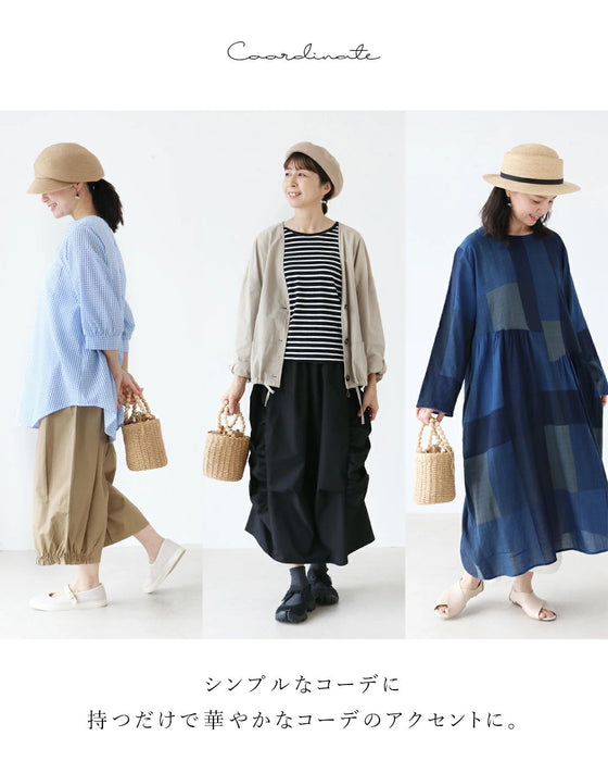 シンプルコーデの主役バッグ